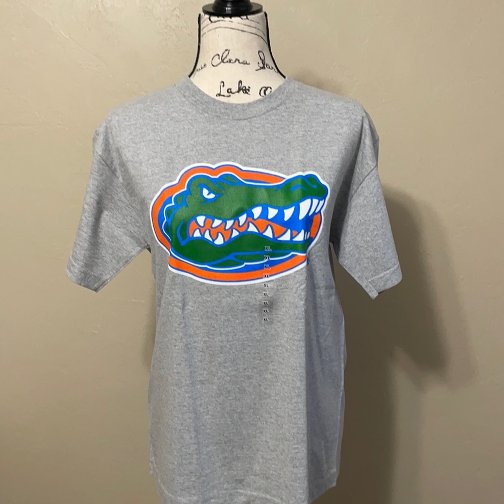 ⭐️ 5/$30 Youth XL unisex Florida Gators shirt.